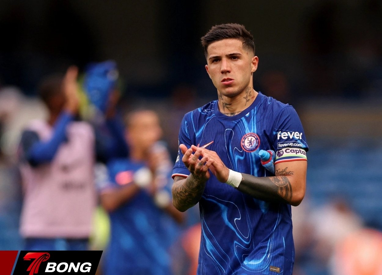 Enzo Fernandez bị chỉ trích vì mang băng đội trưởng Chelsea